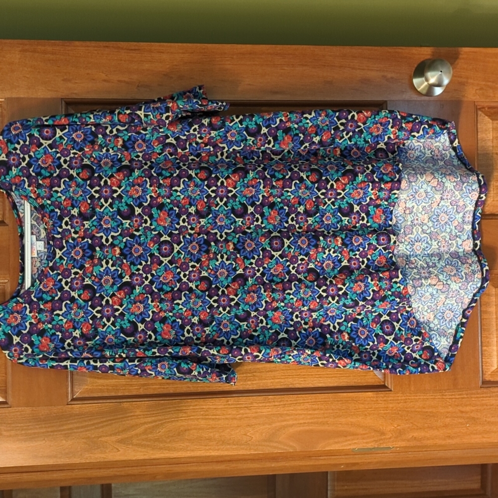 Lularoe Irma top